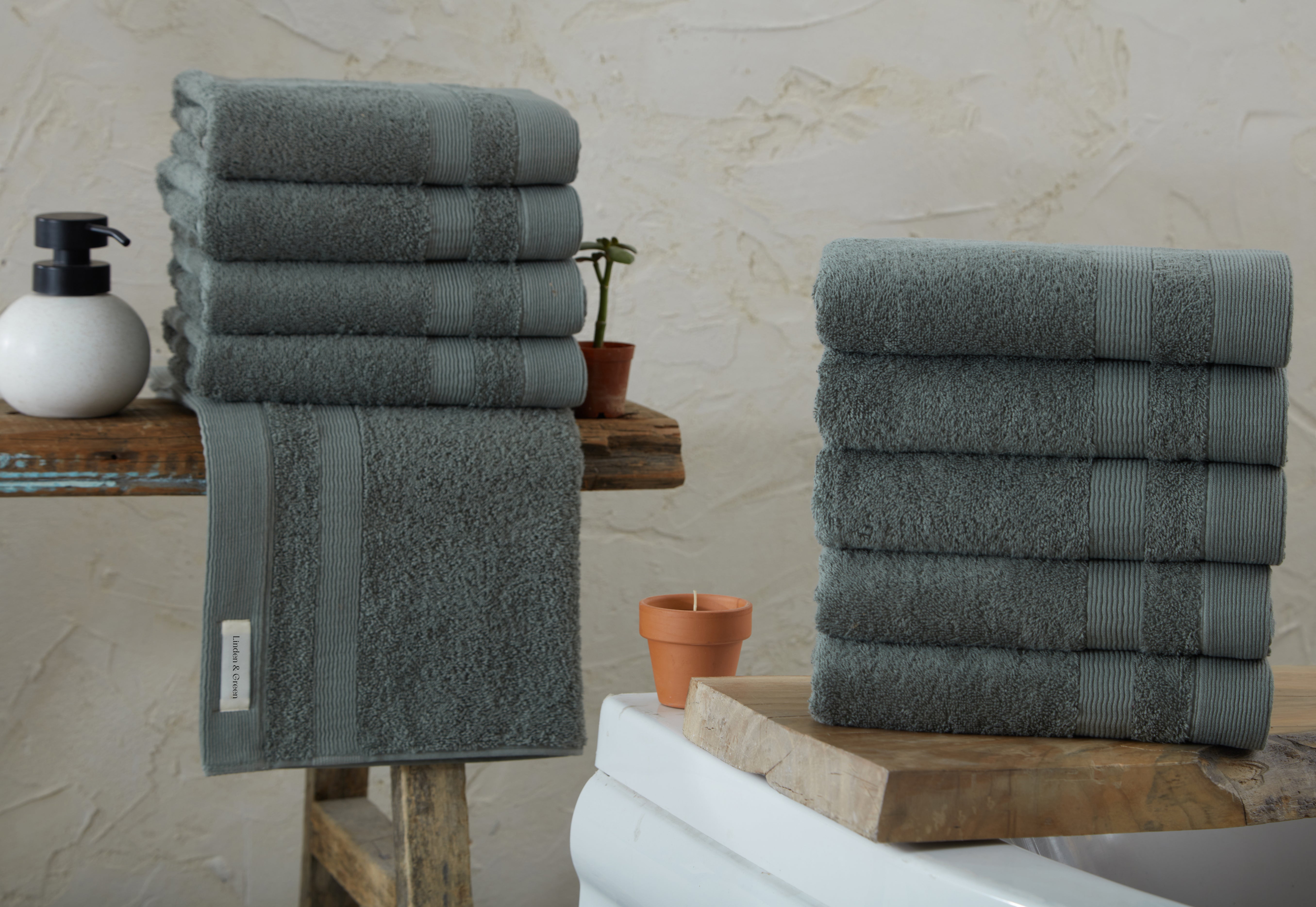 Badhanddoeken Set | 4 Handdoeken 50x100 cm & 4 Badhanddoeken |  70x140 cm | Army Groen